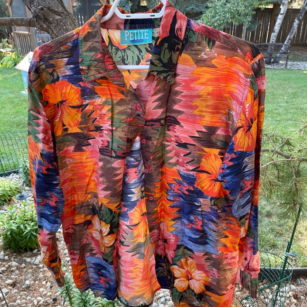 Women’s Petite Blouse ⭐️SALE 3/$20⭐️